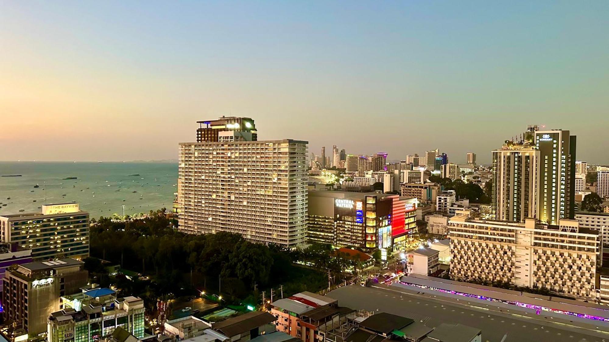 Sea View Pattaya Beach @The Base Central Pattaya Exteriör bild